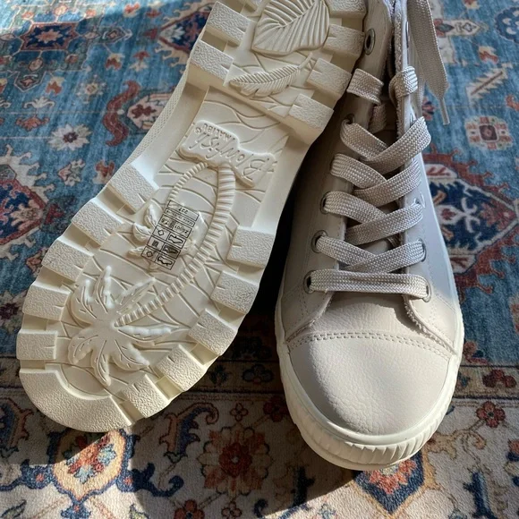 NWOT High-Top Lace-Up Boots - Picture 4 of 6